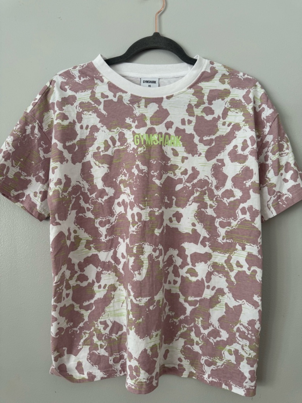 🌿Gymshark Camo Graphic Oversized T-Shirt - White/Mauve & Neon Green - XS